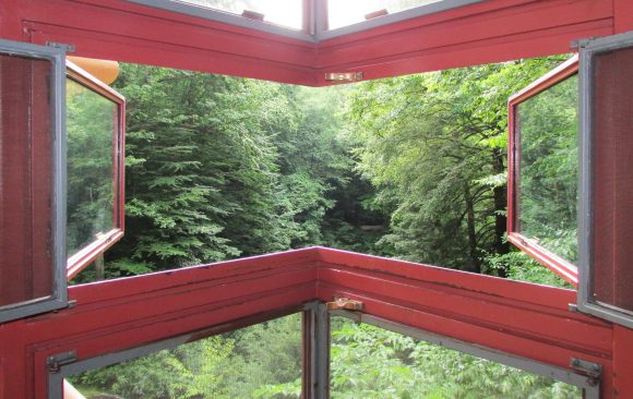 CORNER WINDOW, FALLINGWATER